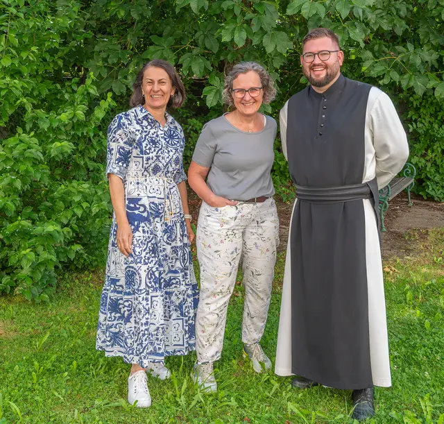 Pastoralvorständin Susanne Lammer (Mitte), Verwaltungsvorständin Hermine Schimpelsberger, Pfarrer Pater Jakobus Neumeier | Foto: Haijes