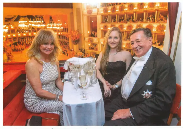 2017 nahm Hollywood-Star Goldie Hawn in der Opernball-Loge von Richard Lugner Platz. | Foto: Richard Lugner