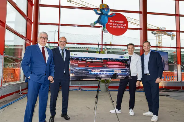 v.l.n.r. Mag. Marcus Wild (SPAR Immobilienvorstand), Mag. Christoph Andexlinger (SES-CEO und EUROPARK-Geschäftsführer), Robert Steiner (Steiner Kidsentertainment) und Mag. (FH) Manuel Mayer (EUROPARK Center-Manager) in der Baustelle des neuen PLANET LOLLIPOP | Foto: Franz Neumayr
