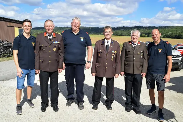 Patrick Amon, Josef Tahlammer, Johann Navratil, zwei Kameraden aus Klein Zell und Reinhard Toifl, Kommandant-Stellvertreter. | Foto: Kerstin Longin