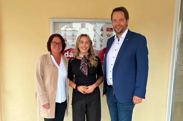 Sonja Ledl-Rossmann und Florian Klotz begrüßten Nina Pohler (Mitte) in der VP-Geschäftsstelle Reutte. | Foto: Tiroler Volkspartei
