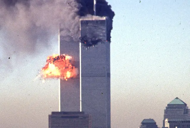 Am 11. September 2011 krachten zwei entführte Flugzeuge in die Twin Towers in New York, USA. | Foto: APA-Images / AFP / SETH MCALLISTER
