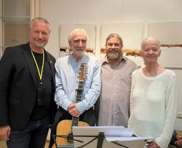 Bgm. Peter Molnar, Musiker Gerald Jatzek, Musiker und Kultur-Mitte-Obmann Klaus Bergmaier und die ausstellende Künstlerin Sigrid Koller. | Foto: Kultur Mitte Krems