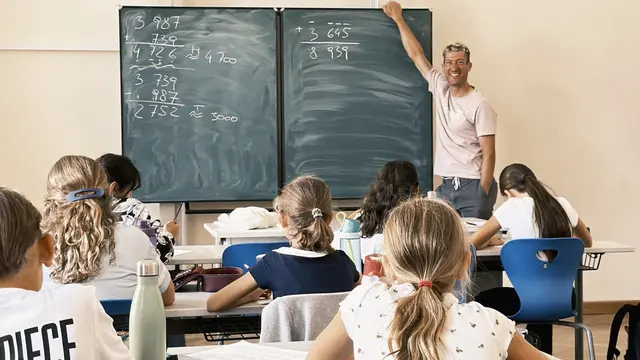 Einblick in die Sommerschule: Schon vor dem Schulstart ging es für über 7.000 Schüler in die Klassenzimmer zurück.