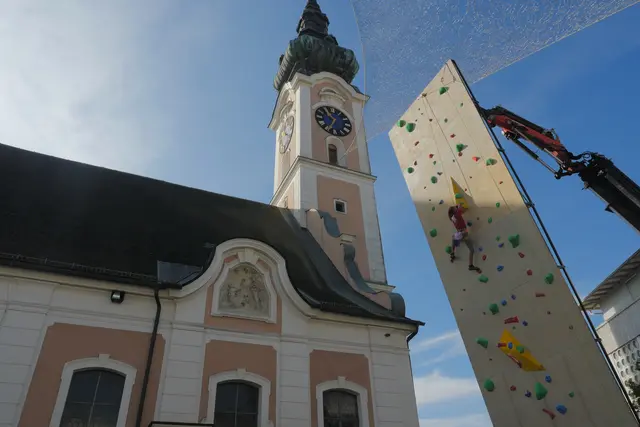 Die Kletterwand wird von Durchgang zu Durchgang steiler gestellt. | Foto: Alpenverein Grieskirchen