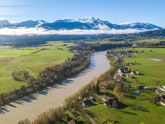 Flüsse wie die Drau in Kärnten können beim "Danube Art Master" kreativ entdeckt und dargestellt werden. (Symbolfoto) | Foto: stock.adobe.com/at/danielkattnig 