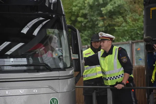 Unter anderem wurde auch die Fahrtauglichkeit der Lenker überprüft.  | Foto: Haun