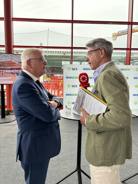 Mag. Marcus Wild (SPAR Immobilienvorstand) im Gespräch mit MeinBezirk Chefredakteur Michael Kretz | Foto: MeinBezirk