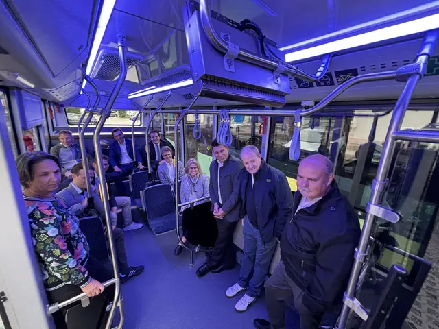 Sitzprobe: Auf dem Plateau kommen zehn zwölf Meter lange Mercedes eCitaro und drei sieben Meter lange Sigma 7 von Wisdom zum Einsatz. | Foto: Georg Larcher / MeinBezirk