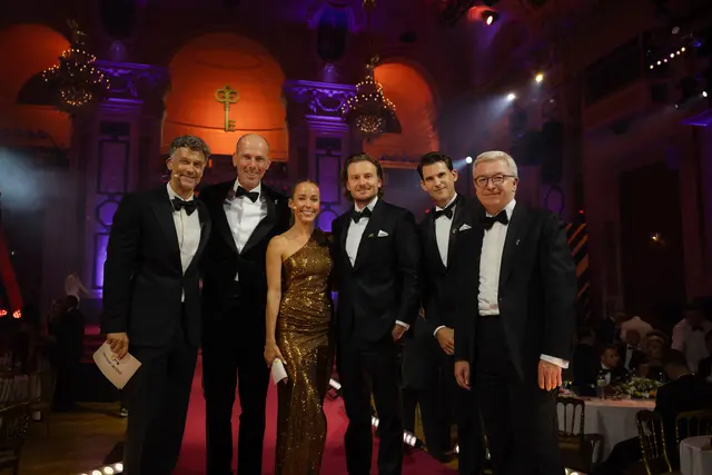 Ambassador Circle Daniel Jelitzka, Eric Demuth, Dominic Thiem, und Michael Höllerer mit Moderatoren Annemarie und Wayne Carpendale. | Foto: Gabriel Hauer / Bomdia Medien GmbH