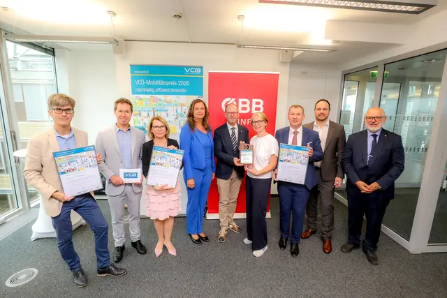 v.l.: MA 18-Abteilungsleiter Horak, VCÖ-Sprecher Gratzer, Wiener-Linien-Chefin Reinagl, Stadträtin Sima, Bezirksvorsteher 15 Dietmar Baurecht, Penzings Bezirkschefin Michaela Schüchner (alle SPÖ), Christian Holzhauser von der WKW, Holzer von der ÖBB-Infrastruktur und Al-Rawi (SPÖ), Vorsitzender des Gemeinderatsausschusses für Stadtentwicklung, Mobilität und Wiener Stadtwerke. | Foto: Stadt Wien/Christian Fürthner