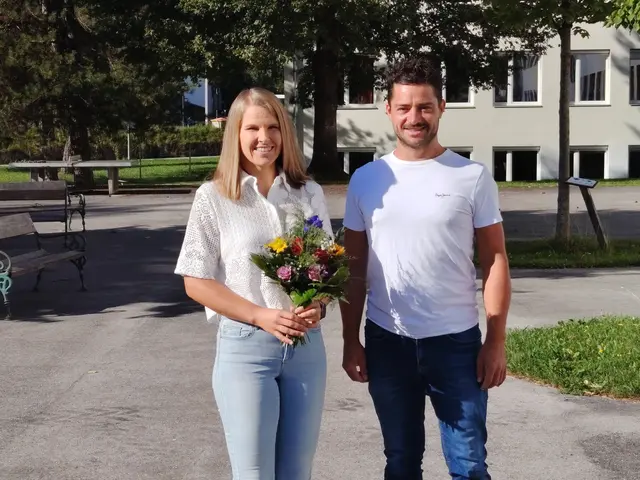 Direktor Christian Meßmer mit seiner neuen Administratorin Mirjam Pohler. | Foto: BRG Reutte