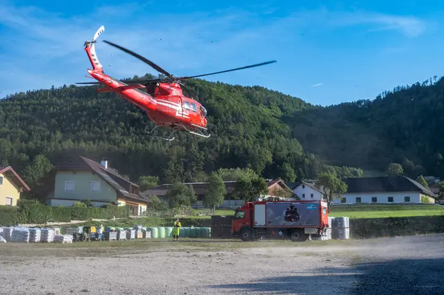 Der intensive Hubschraubereinsatz am Mittwoch war damit einer der weithin sicht- und hörbaren Teile des Projekts in Micheldorf. | Foto: Team Fotokerschi