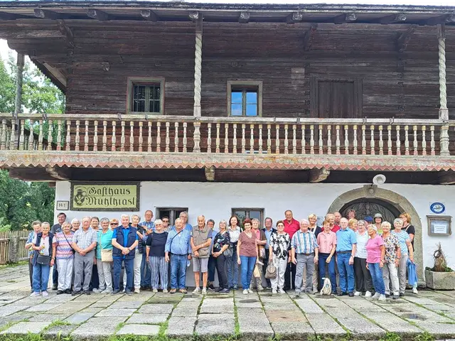 Die Reise führte die Ausflügler des Seniorenbunds Raab ins Joska Glasparadies, ins Museumsdorf Tittling und zum Dreiburgensee. | Foto: Seniorenbund Raab