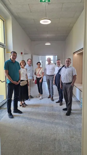 Christian Rechberger, Elisabeth Haas, Markus Fischer, Bügermeisterin Doris Staudinger, Landtagsabgeordneter Christian Mader, Bildungsdirektor Alfred Klampfer und Rupert Imlinger (v.l.). | Foto: Stadtamt Schwanenstadt