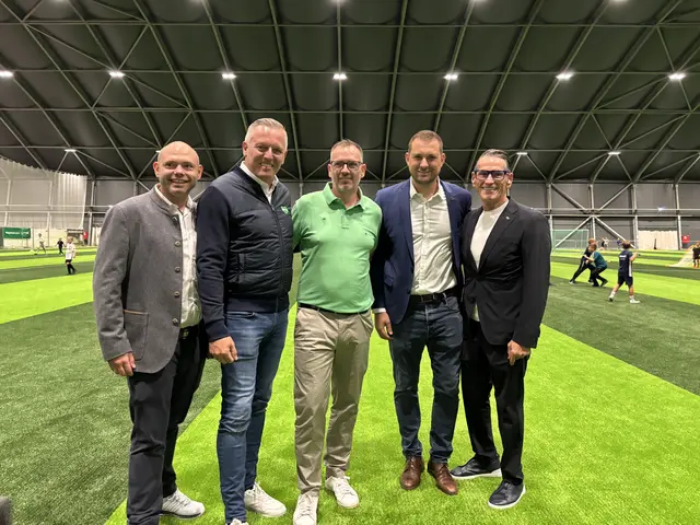 Zur Eröffnung konnte Betreiber Martin Reiner (m.) auch Landeshauptmann Mario Kunasek (2.v.l) und Premstättens Bürgermeister Matthias Pokorn (2.v.r.) sowie SFZ-Chef Klaus Leutgeb (r.) begrüßen. | Foto: MeinBezirk