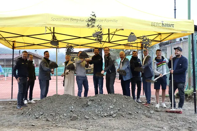 Offizieller Startschuss: Beim Spatenstich am 9. September fiel der Startschuss für das neue Clubhaus des Tennisclub Sparkasse Ellmau. | Foto: Martina Obertimpfler 