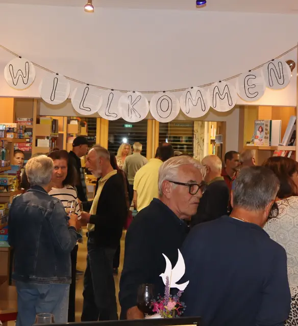 Geselliges Beisammensein im Anschluss in der Bibliothek
  | Foto: Tatschl