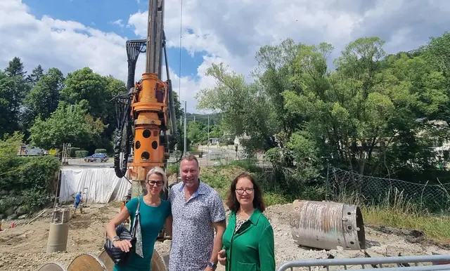 Am Werk: Schweres Gerät für die neue Seebrücke.  | Foto: Burtscher