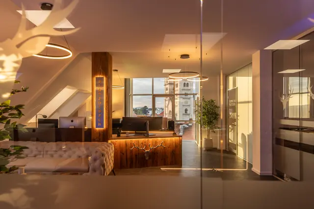 Hier entstehen die Ideen: Das neue Headquarter von Marketing Platzhirsch am Hauptplatz 10 in Wiener Neustadt bietet Raum für kreative Köpfe, neue Projekte und modernes Marketing. | Foto: Marketing Platzhirsch | Fotograf: Thomas Gobauer