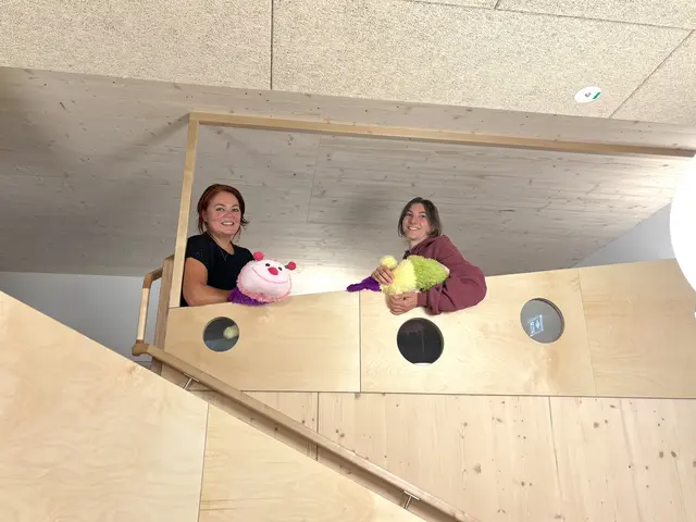 Holz prägt den neuen Kindergarten in besonderem Maße und schafft eine heimelige, wohlig-warme Atmosphäre. | Foto: Helmut Riedl/MeinBezirk
