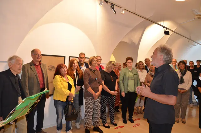 Ein Chor sorgte für die richtige Stimmung.  | Foto: Oblak