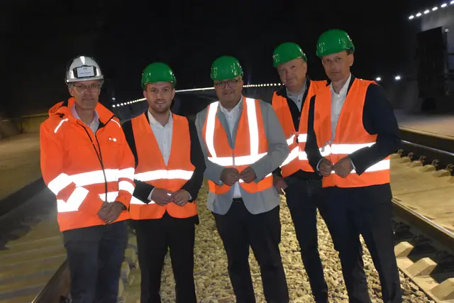 Norman Schubert, Dominik Mainusch, Klaus Mair, Karl-Josef Schubert und Ernst Gödl im Terfnertunnel.  | Foto: Haun 