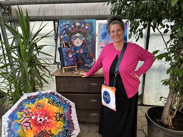 Angelina Felser von „AngelinaS CreativEcke“ bei der Ausstellung.