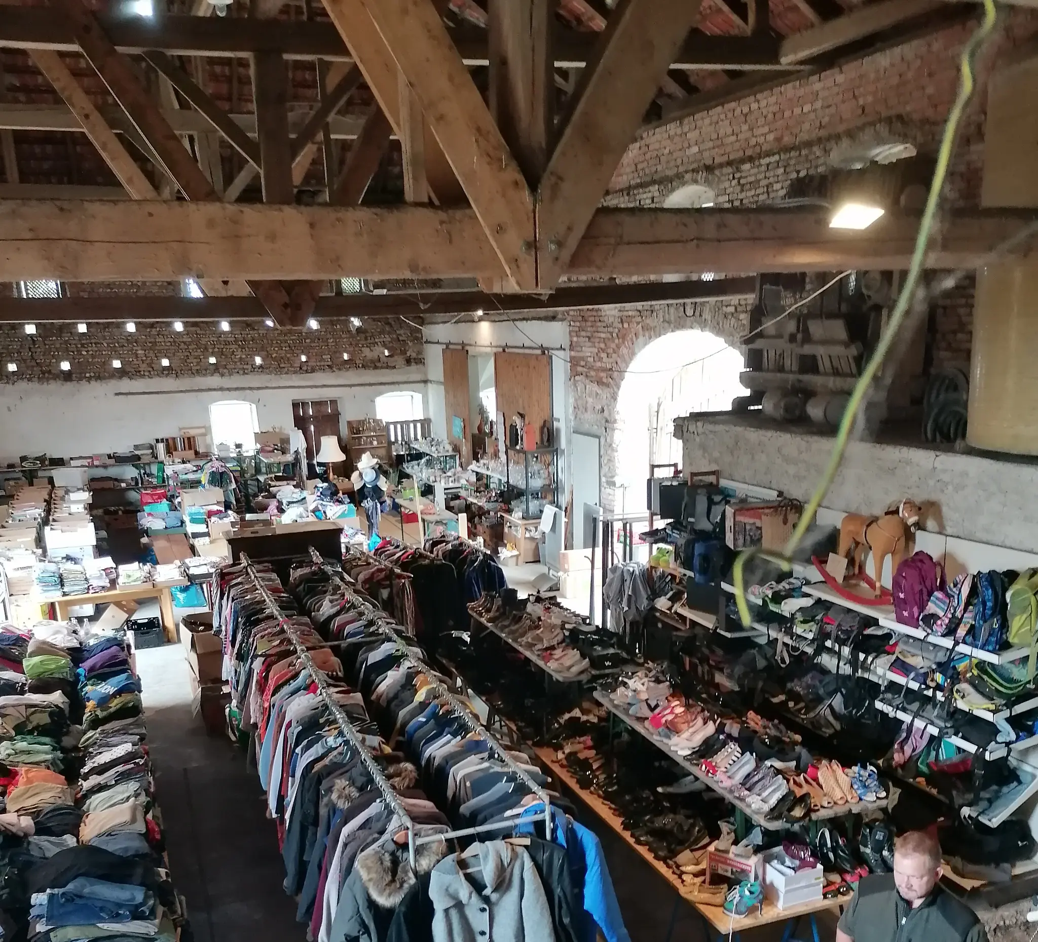 Browsing at Söllnergut: Traditional flea market in Buchkirchen - | Wels & ...
