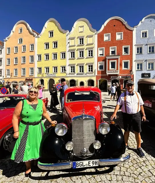 Das war der Hingucker des Tages: Aus Surheim bei Freilassung in Oberbayern waren Ludwig Eschlberger und seine Lebensgefährtin Beate Pichler mit der Oldtimerlimousine MB 170 Diesel bei der Rally mit dabei. | Foto: Franz Gruber