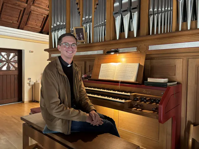 Julian Jöri ist seit 1. September evangelischer Vikar in Spittal. Nebenbei spielt er auch die Orgel. | Foto: meinbezirk.at/Alen Grabic