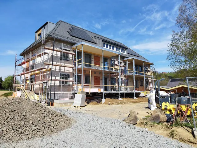Eine Baustelle ist zu sehen.