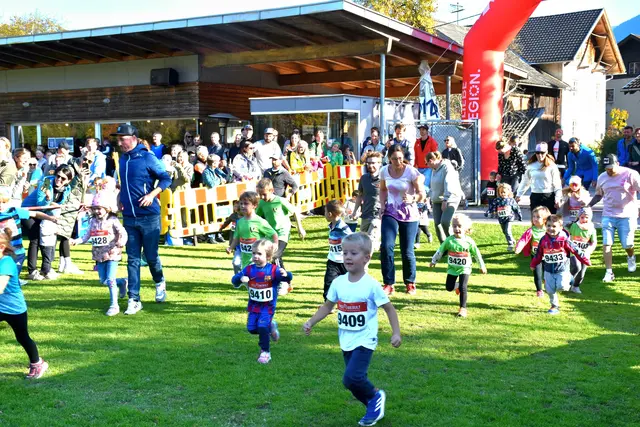 Auenlauf 2025: ideales Herbstwetter und Top-Organisation des SVO lockten 243 Teilnehmer*innen an