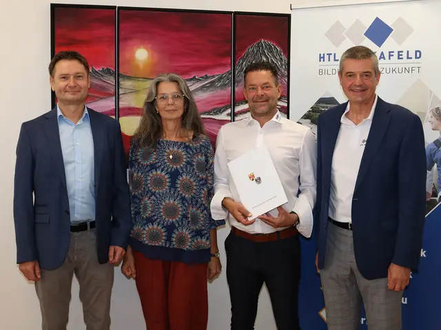 DA-Vorsitzender Prof. Christian Putz, AV OStR Ulrike Hartler, der neue Bauhofleiter Bernhard Posch und Dir. Wilfried Lercher (v.l.)
 | Foto: HTL Pinkafeld