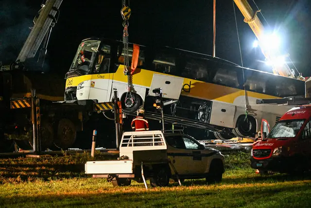 Bei einem schweren Busunglück im Osten der Schweiz sind am Donnerstag mehrere Menschen ums Leben gekommen. | Foto: APA-Images / dpa / Jason Tschepljakow