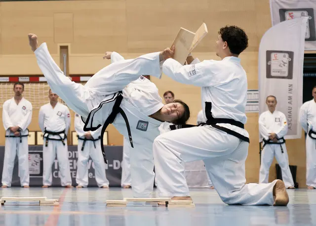 Taekwon-Do verbindet Menschen auf internationaler Ebene und eröffnet ihnen eine Welt der Disziplin und Selbstsicherheit.  | Foto: Könnecke