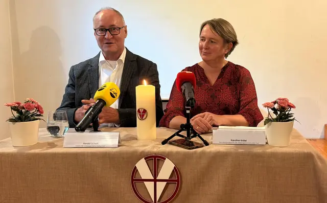 Der neue Kassier im Zentralrat, Harald Schett sowie Karoline Knitel, Präsidentin der Vinzenzgemeinschaften. | Foto: Vinzenzgemeinschaften Tirol