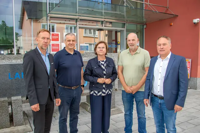 Gemeinderat Christian Ferus-Lotz, Stadtrat Martin Preis, Bürgermeisterin Helga Rosenmayer sowie die Stadträte Roman Erhart und Thomas Miksch. | Foto: Stadtgemeinde Gmünd/Harald Winkler