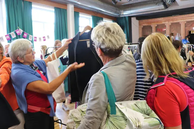 Kleidertausch und Repaircafe schonen Ressourcen und Haushaltsbudget. | Foto: Edith Ertl