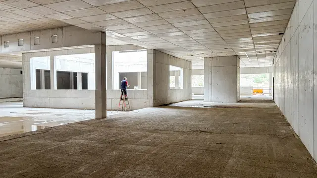 In den Hallen sollen sich künftig Küchen, Speisesäle und Lager befinden. | Foto: Andreas Pölzl/MeinBezirk