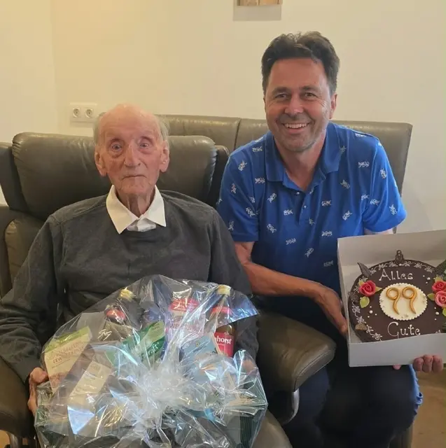 Bürgermeister Dietmar Rauter stellte sich beim Jubilar als Gratulant ein. | Foto: Gemeinde St. Urban