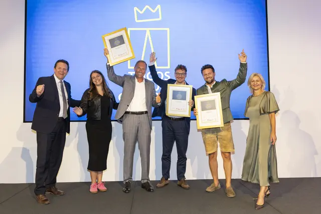 Die Kategoriesieger des Trigos Tirol mit WK-Direktorin Evelyn Geiger-Anker (re.) und LR René Zumtobel (li.). | Foto: WK Tirol/Die Fotografen