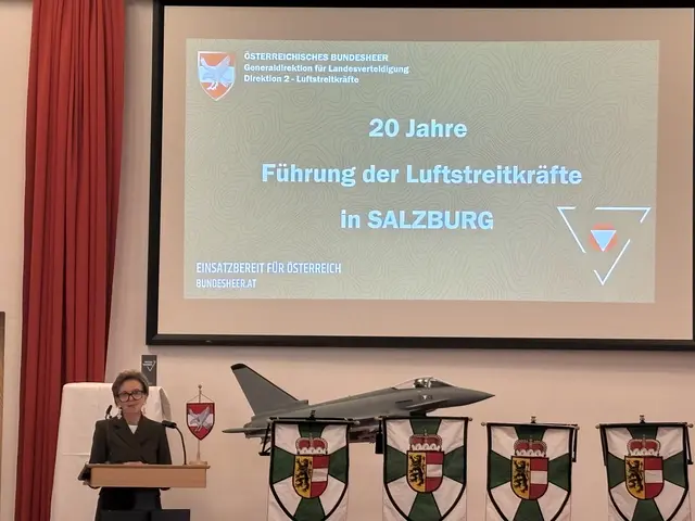 Landtagspräsidentin Brigitta Pallauf bei ihrer Rede zu 20 Jahre Luftstreitkräfte in Salzburg. | Foto: Emanuel Hasenauer