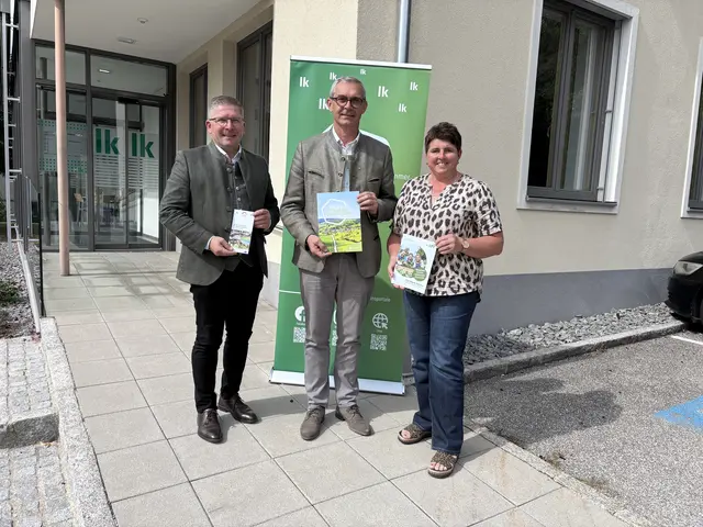 V. l.: BBK-Obmann Martin Mairhofer, Präsident der Landwirtschaftskammer OÖ Franz Waldenberger, Michaela Märzinger, Vorsitzende des Bäuerinnenberiates. | Foto: Veronika Mair
