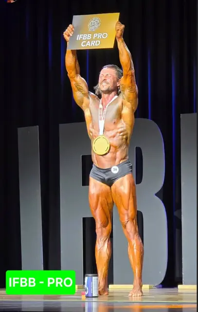 Mit dem Titel erhielt Andreas Brabetz auch die IFBB Pro Card, die ihm ermöglicht, an Meisterschaften in der Profiliga teilzunehmen. | Foto: zVg