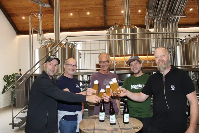 Andreas Weilhartner, Markus Mayrhofer, Peter Krammer und Viktor Henökl (Hofstettner Bier) und Andreas Böcksteiner-Eder (v. l.). | Foto: MeinBezirk/Gernot Fohler