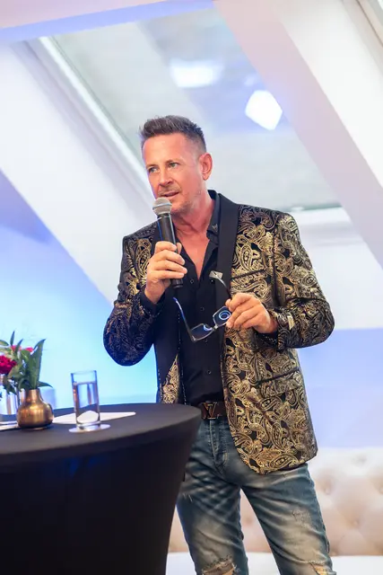 Mit Ideen, Innovation und viel Platzhirsch-Energie: Geschäftsführer Mario Wagner freut sich darauf, mit seiner Agentur in Wiener Neustadt den nächsten Schritt zu gehen. | Foto: Marketing Platzhirsch | Fotograf: Thomas Gobauer