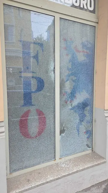 Das Fenster ging erneut zu Bruch.  | Foto: FPÖ Salzburg