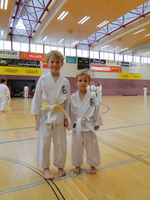 Willi Schroers links, Foto von seiner ersten Gürtelprüfung, sein Bruder Arne rechts daneben | Foto: Taekwon-do Austria