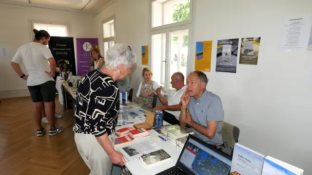 Ein vielfältiges Herbstprogramm bringt Literatur, Kunst und neue Perspektiven in die Stickerei Rankweil. | Foto: Angelika Frick